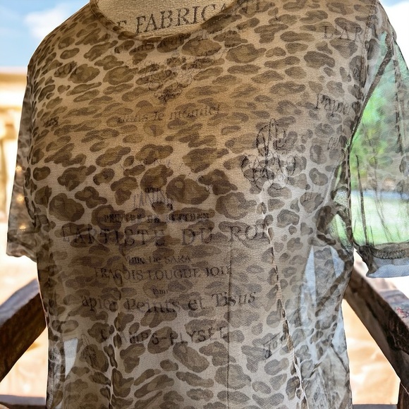 🐆Sheer leopard print shirt. TRENDING leopard print and SHEER 🐆 Great condition - Picture 14 of 14